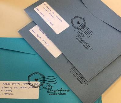 Hospital resgata tradição das cartas para amenizar a distância entre pacientes com Covid-19 e seus familiares