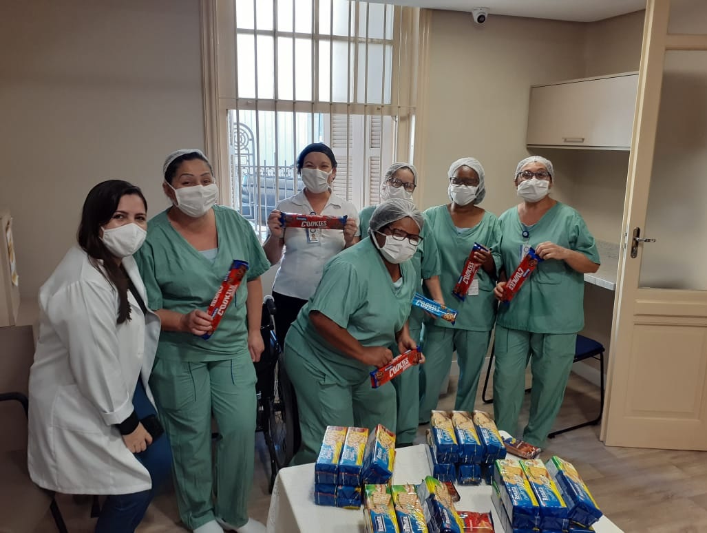 Dia do Amigo: equipe médica recebe homenagens de pacientes curados da Covid-19