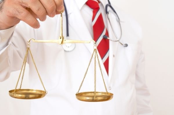 Artigo – Como a medicina baseada em evidência pode colaborar para a redução da judicialização e maior qualidade do cuidado
