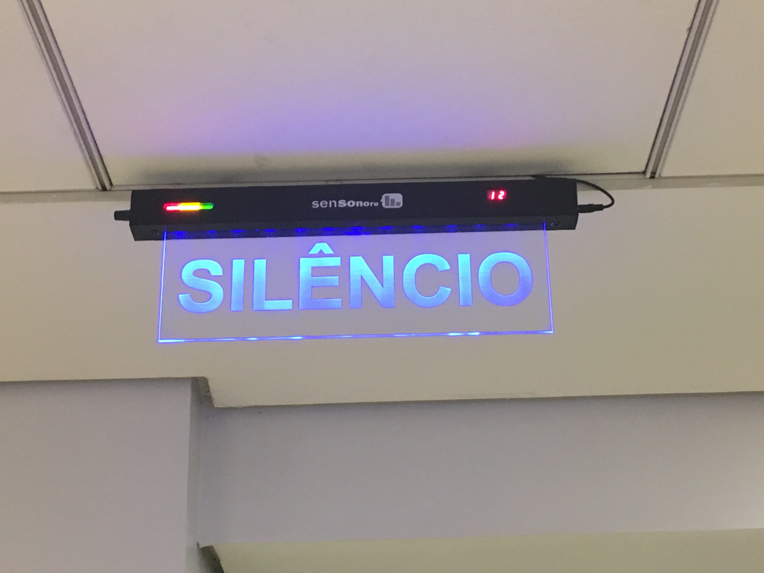 Sensonore é um sensor de barulho que pede silêncio por você!