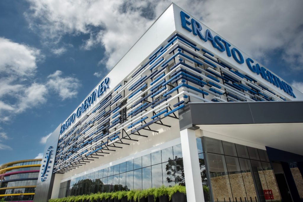 Artes, brindes e orientação Hospital Erasto Gaertner abre Outubro Rosa