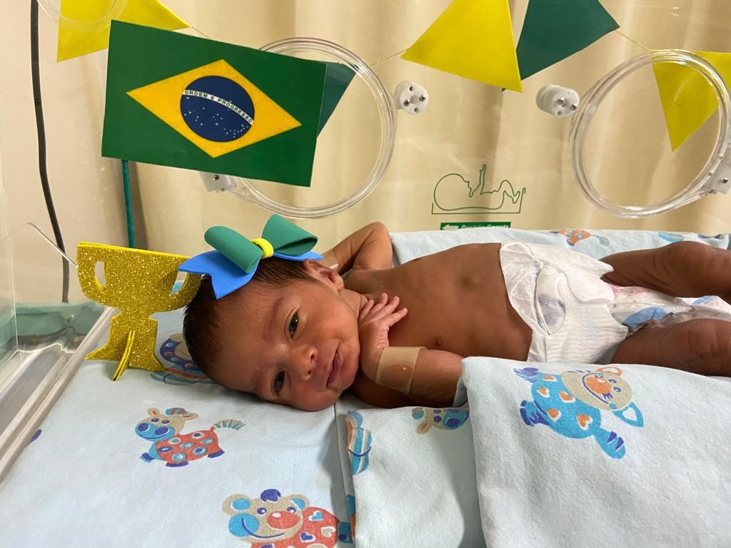 Bebês do Materno-Infantil de Barcarena realizam book temático da Copa do Mundo