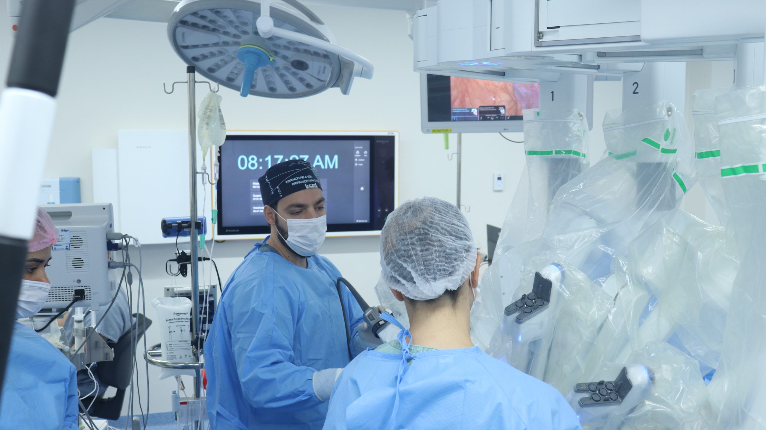 Hospital de Base realiza primeira cirurgia robótica para retirada de câncer de endométrio em paciente do SUS