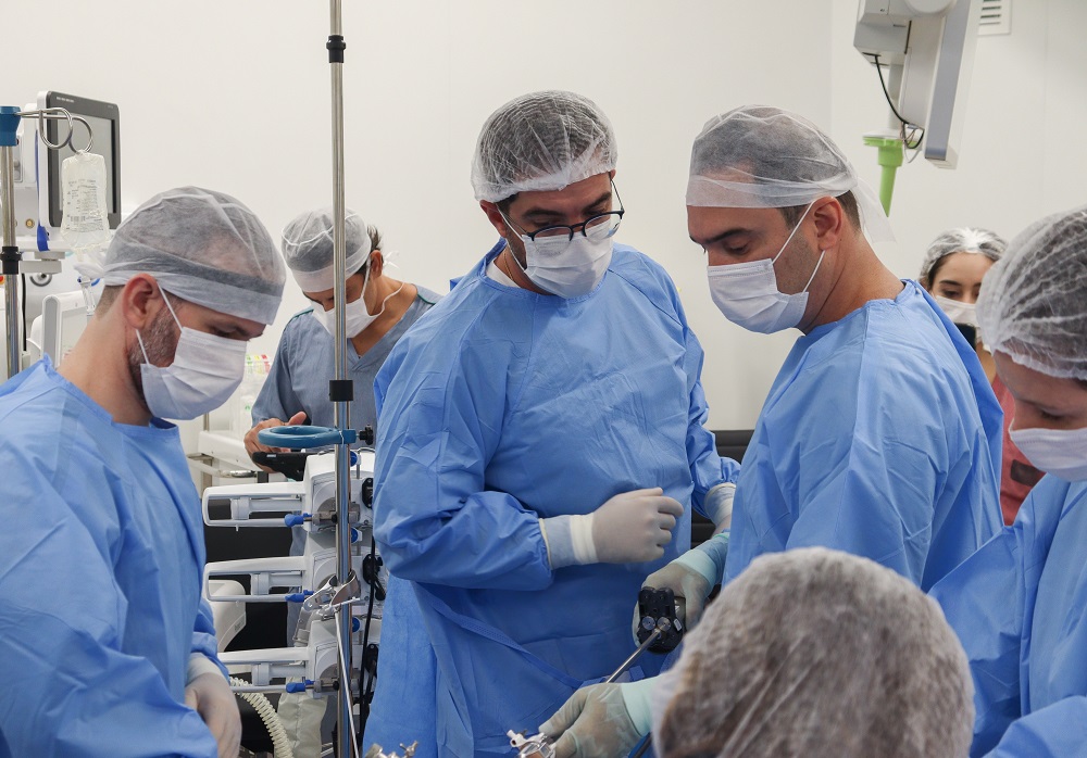 Hospital Unimed Sorocaba – Dr. Miguel Soeiro realiza sua 1ª cirurgia robótica