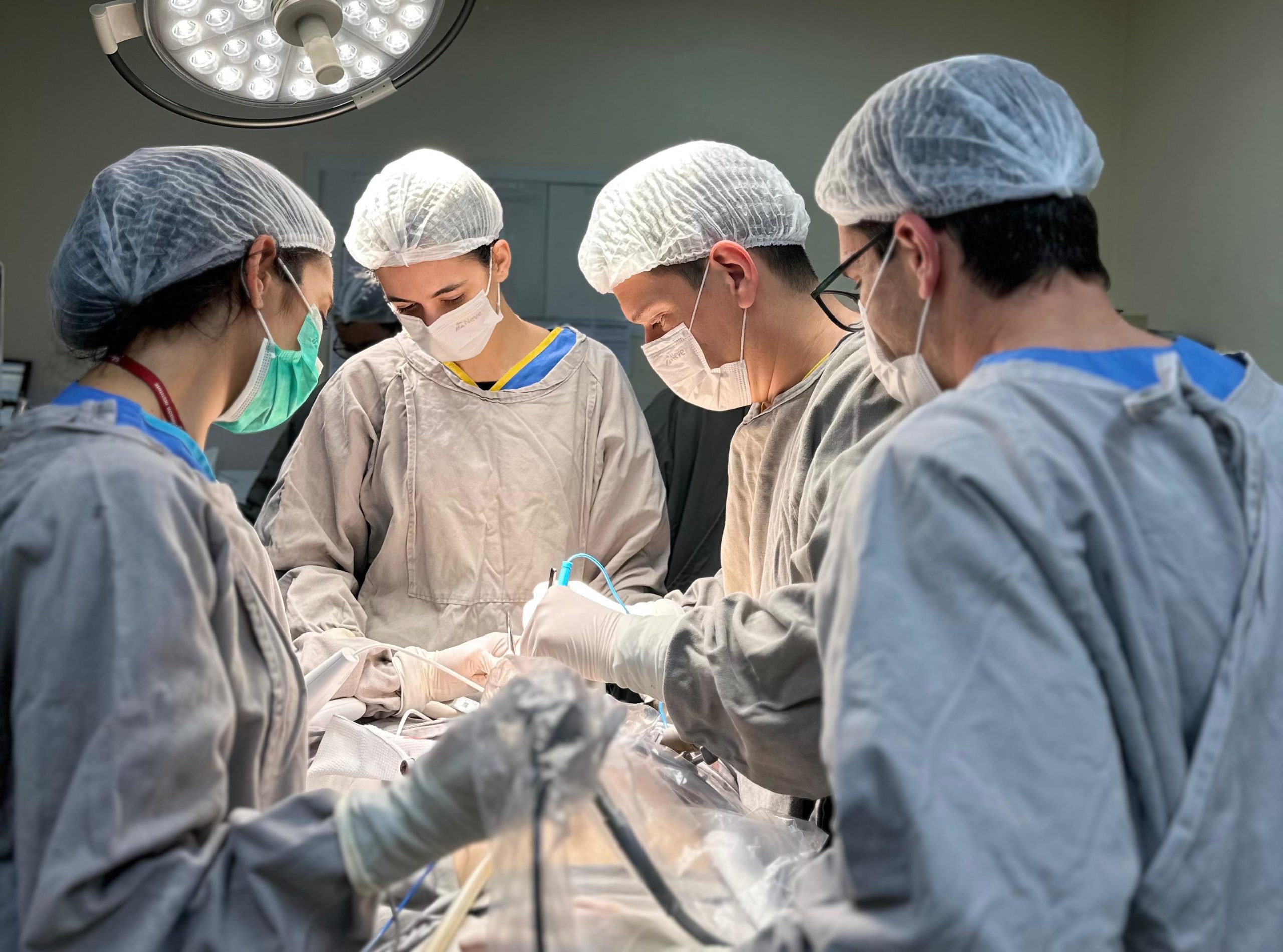 Hospital São Vicente realiza cirurgia inédita com técnica minimamente invasiva