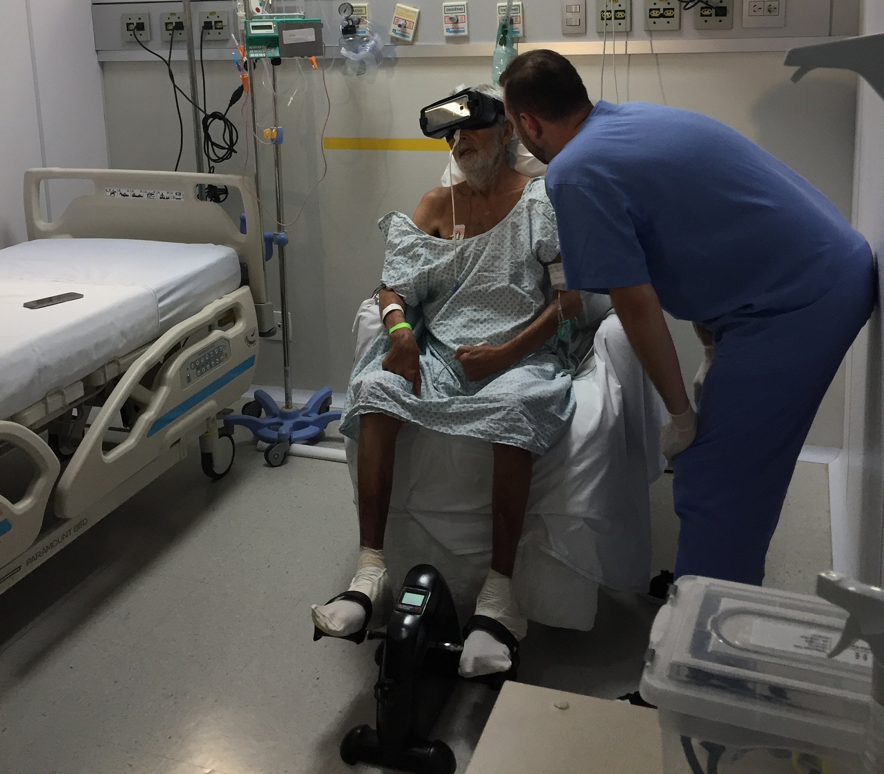 Hospital Santa Cruz aplica fisioterapia com realidade virtual na reabilitação de pacientes internados na UTI