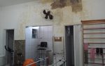 Prefeitura Municipal de Pereiras – Centro de Saude de Pereiras – Infiltração e forte cheiro de mofo na sala de fisioterapia