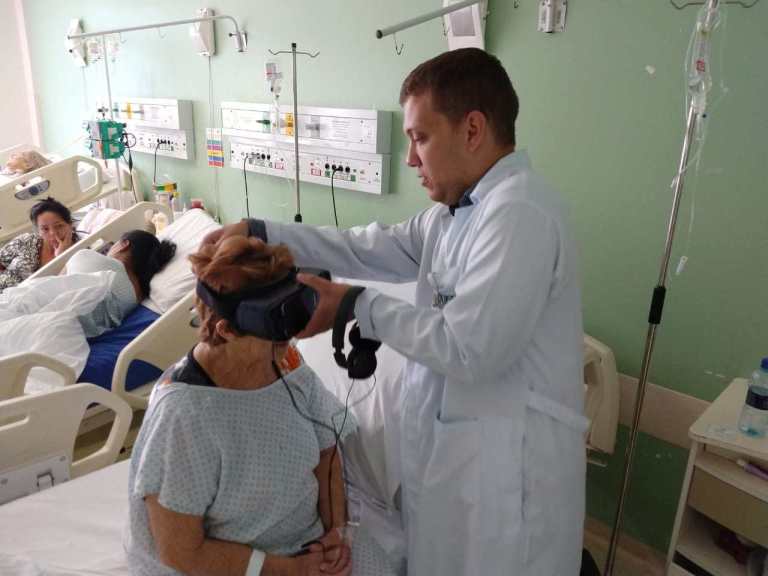 Hospital do Idoso usa realidade virtual para ajudar no tratamento dos pacientes
