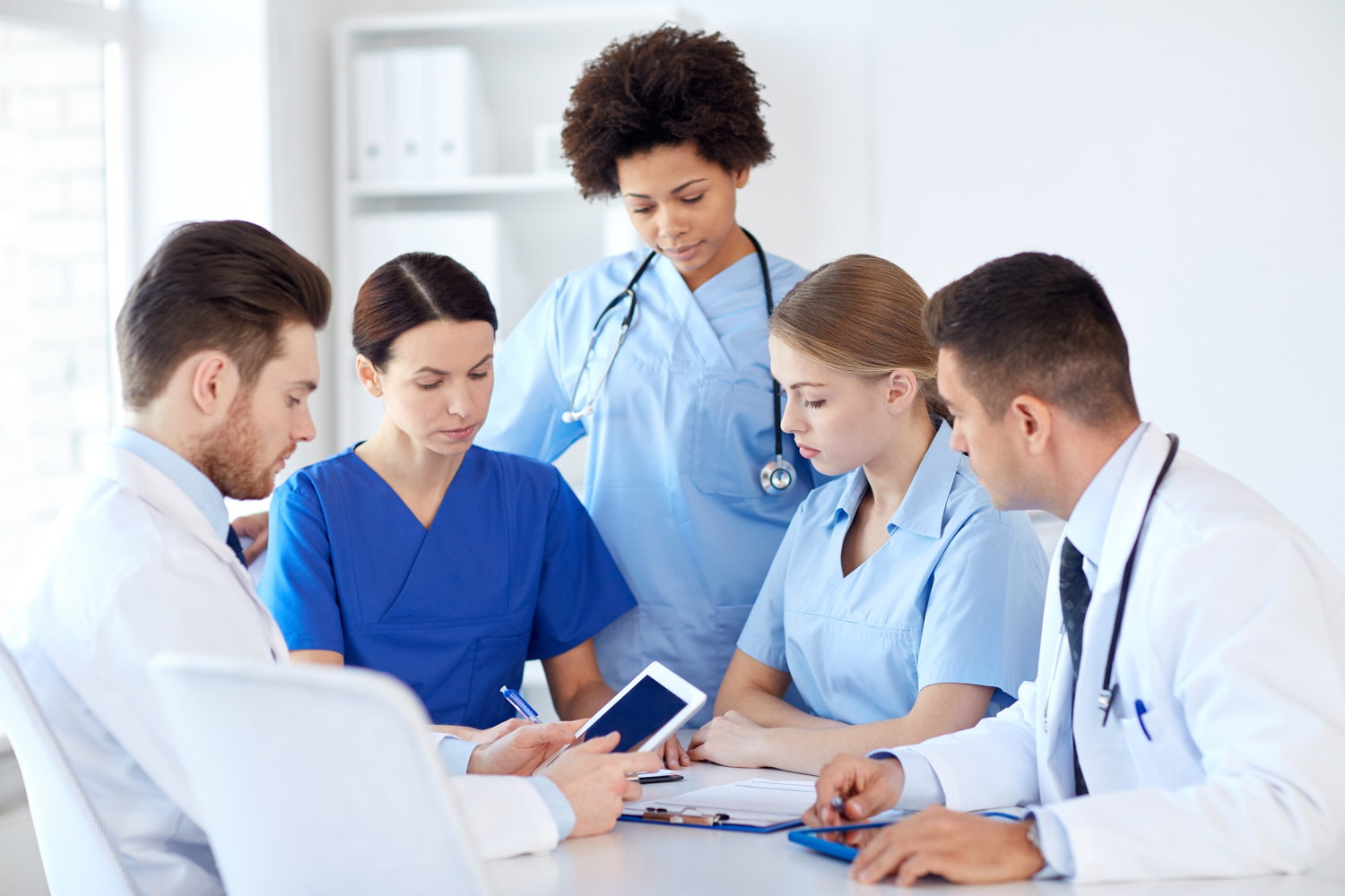 Artigo – 5 fatores que ajudam a tornar instituições de assistência médica mais avançadas